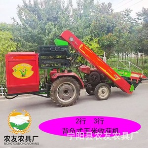襄城县背负式2行玉米收获机扒皮秸秆粉碎504拖拉机配套玉米收割机