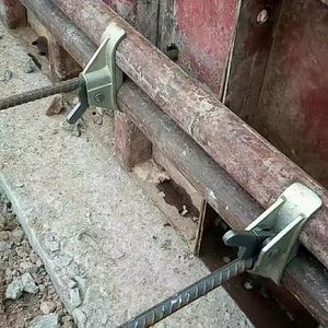 建筑新型蝴蝶扣配件钢筋拉紧器锁枪扳手模板卡平板扣穿墙螺丝卡扣