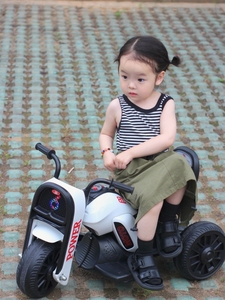 新款哈雷儿童电动摩托车可坐人玩具车充电遥控玩具车暴风骑士电动