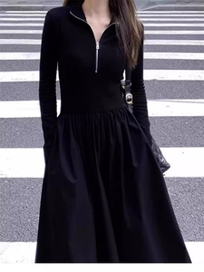 法式赫本风黑色长袖针织连衣裙子女秋冬装2023新款高级感显瘦长裙