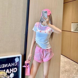 粉色渲染涂鸦梵文修身短袖女t恤夏季新款2024休闲时髦半袖上衣