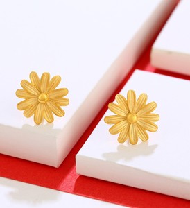 老凤祥黄金耳钉女18k金小雏菊24k耳环999足金耳饰立体花朵耳钉