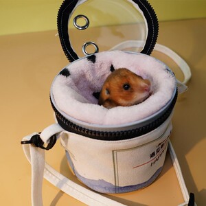 蜜袋鼯小飞鼠保暖外带包冬季睡袋棉窝灰色加绒外出旅行包用品