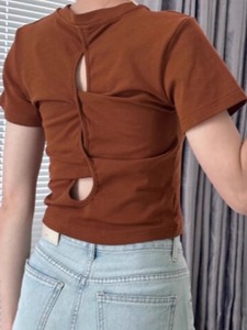 正肩后背交叉镂空短袖T恤女夏季新款修身百搭短款焦糖色露背上衣