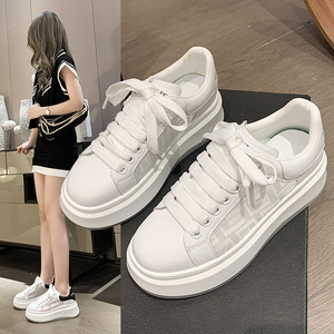 麦昆小白鞋女正品2024新款爆款夏季镂空透气女鞋时尚厚底增高板鞋