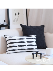 现代简约客厅沙发靠垫意式极简高档黑白几何线条绣花轻奢抱枕靠枕
