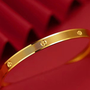 老凤祥纯金手镯古法黄金实心钻纹手环女镯子999足金正品生日礼物