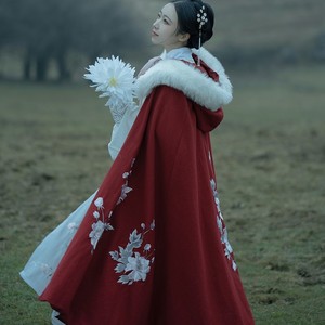 斗篷汉服女毛领长款加厚长袄外套中国风红白色披风古装冬装