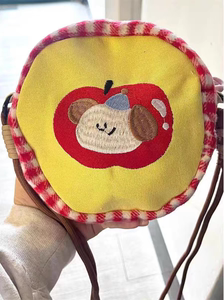 可爱少女心红色格子奶油苹果刺绣斜跨包圆饼手提包通勤零钱小圆包