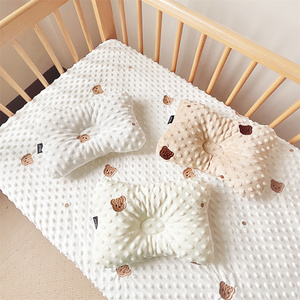 babycare跨境婴儿枕定型枕防偏头豆豆绒新生婴儿枕头0-1岁侧睡枕
