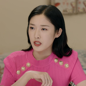 不会恋爱的我们钱晶晶王双同款玫红色短袖毛衣女时尚钉扣毛针织衫