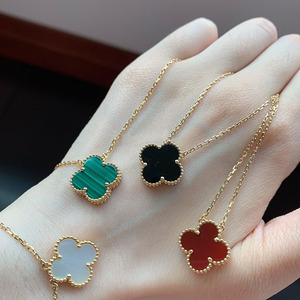 正品周六福四叶草18k金项链女轻奢小众精致锁骨链黑玛瑙吊坠简约