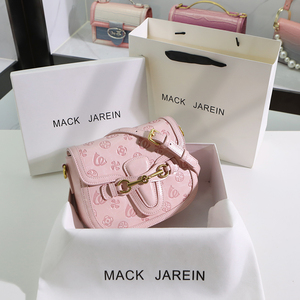 香港mackjarein冰莓粉真皮压花马鞍包女2021新款高级感斜挎小包包