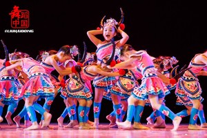 第八届小荷风采牛角尖尖演出服苗族彝族幼儿民族舞蹈服装舞台道具