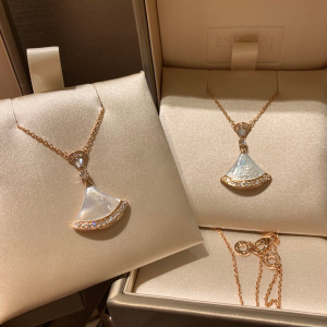 vca diy小裙子/扇子项链女18k玫瑰金红玉髓锁骨链满钻吊坠