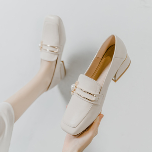 白色乐福鞋软皮通勤女鞋新款2023新款夏季薄款女士小皮鞋珍珠单鞋