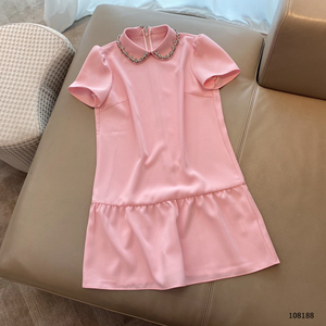 miu缪夏装新款粉色手工钉钻娃娃领设计感下摆褶皱拼接短袖连衣裙