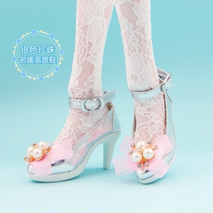 芭比娃娃的衣服和鞋子古代