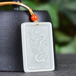天然和田玉龙牌龙行天下吊坠男女生肖龙吉祥物挂件玉石项链玉佩