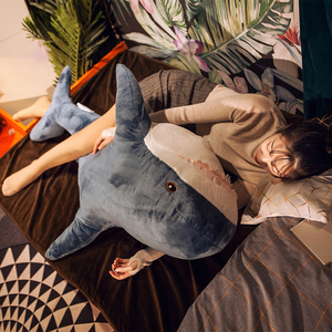 鲨鱼公仔戚薇同款抱枕宜家可爱睡觉床上女生吃人毛绒玩具娃娃抱枕