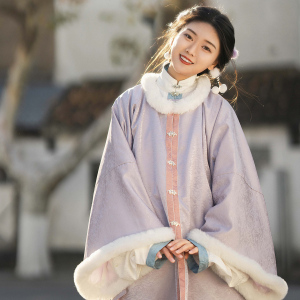 不知寒  明制汉服 仿昭君图 圆领对襟嵌毛披袄 现货掉落