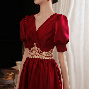 红色裙子小礼服新娘结婚