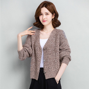 早秋针织开衫秋装2021年新款女装妈妈外搭短款高腰毛衣小外套春秋
