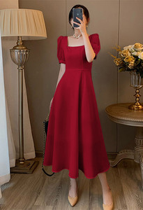 红色连衣裙女夏2024新款法式复古方领收腰显瘦气质赫本风长款裙子