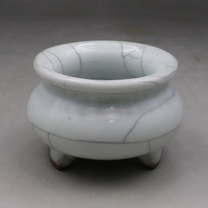 宋官窑开片裂纹釉三足小香炉 古玩古董仿古瓷器 供奉佛具摆件收藏