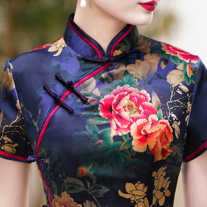 贝佳斯旗袍桑蚕丝