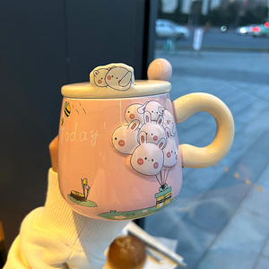 日本代购卡通陶瓷带盖勺马克杯高颜值家用办公室早餐牛奶情侣水杯