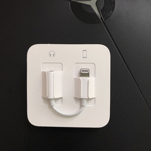 适用原装苹果耳机11pro转换器8/lightning转3.5mm音频u盾转接头15