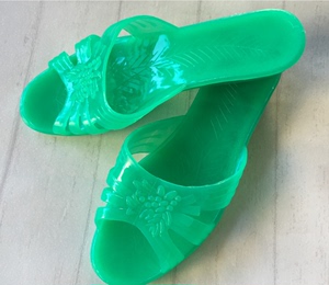 珠江菊花老款式塑胶料复古怀旧女防滑耐磨果冻透明水晶妈妈凉拖鞋