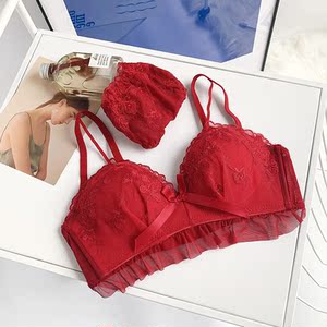 少女蕾丝内衣小胸聚拢显大女纯欲红色本命年文胸套装无钢圈胸罩