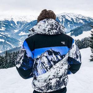 supreme雪山北面外套