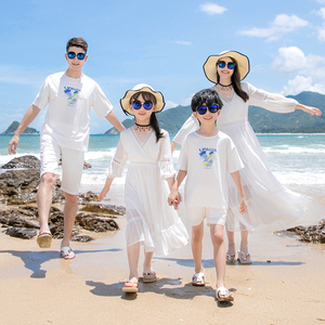 亲子装夏季一家三四口家庭装三亚海边度假母女沙滩白色雪纺连衣裙