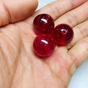 鸽血红宝石珠子