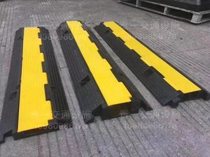 橡胶二线槽减速带两线槽板PVC线槽舞台铺线板串线板减速板过线槽