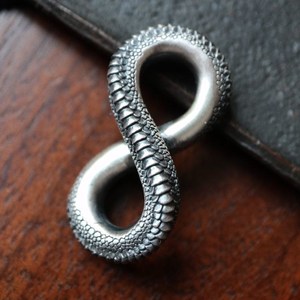 复古做旧银色响尾蛇鳞纹吊坠情侣项链女夏小众酷酷项链男潮夏季