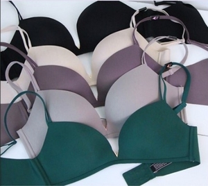 快来捡漏了 品质稀罕货~ 轻柔弹性无压力v字金属无骨无痕文胸内衣