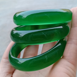 灵菲旗舰店天猫天然绿玛瑙手镯女冰种绿色玉髓祖母绿色水晶宽细窄圆