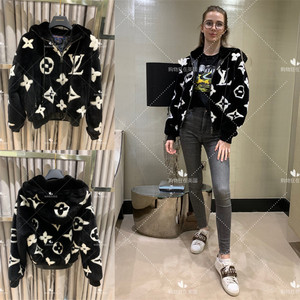 louis vuitton路易威登lv 22早春黑色老花连帽皮草短外套女1a9lbx