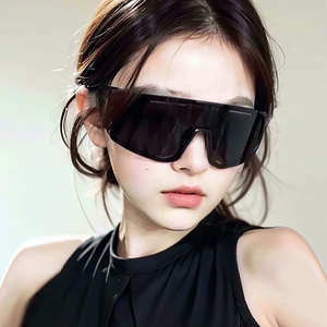 日本代购韩版连体镜片大墨镜女大脸防风骑行眼镜男款潮反光运动面