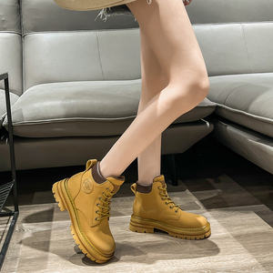 厚底大黄靴女夏季英伦风大头黄色马丁靴真皮炸街复古工装粗跟短靴