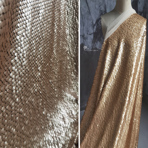 原创金色鳞片网纱造型面料 特殊材料亮片布料垂感礼服婚纱设计布