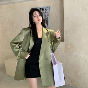 橄榄绿上衣女宽松