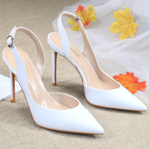 2022夏季新款性感镂空浅口漆皮尖头细跟高跟鞋白色小清新后空凉鞋