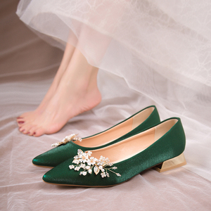 设计感秀禾服婚纱结婚鞋子女2024新款春季绿色礼服中式高跟新娘鞋