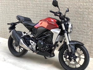二手进口本田cb300复古街车越野太子250重机跑车可上牌趴赛摩托车