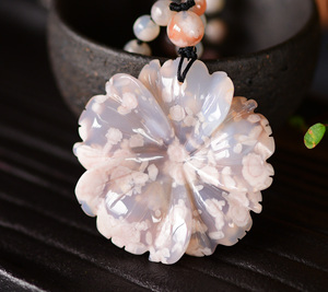 天然马达加斯加天然樱花玛瑙冰透飘花雕刻花朵花瓣吊坠
